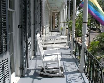 The Burgundy Bed and Breakfast - ניו אורלינס - פטיו