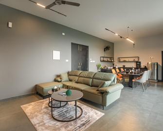 Le Brook Land Estate Llp - Tariyode - Sala de estar