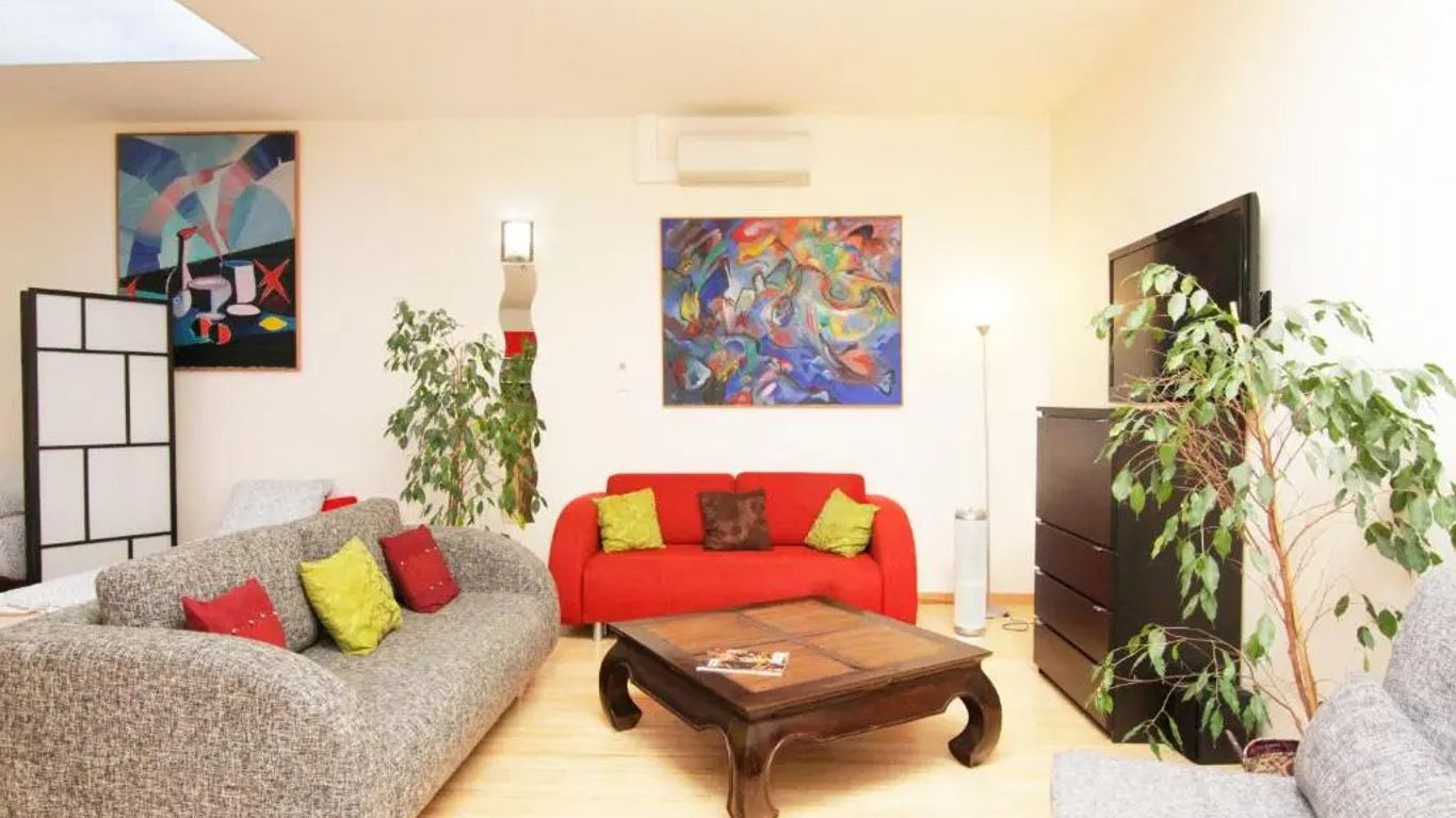 Paris East Side Lodge