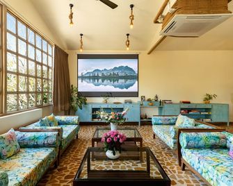Vatsalya Vihar - A Luxury Pool Villas Resort - Udaipur - Wohnzimmer
