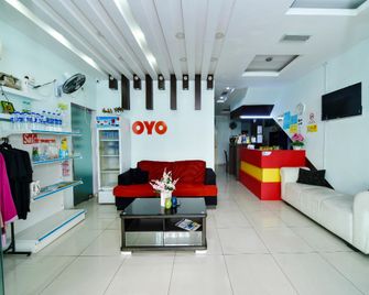 Super OYO 90521 De Mawardah Inn - Malacca - Front desk