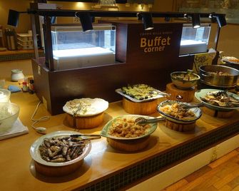 Hotel Crown Hills Himeji - Himeji - Buffet