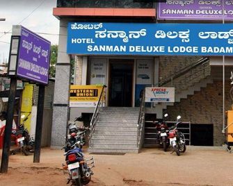 Hotel Sanman Deluxe - Bādāmi