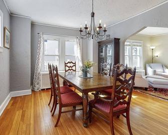 Belltown Retreat - Stamford - Dining room