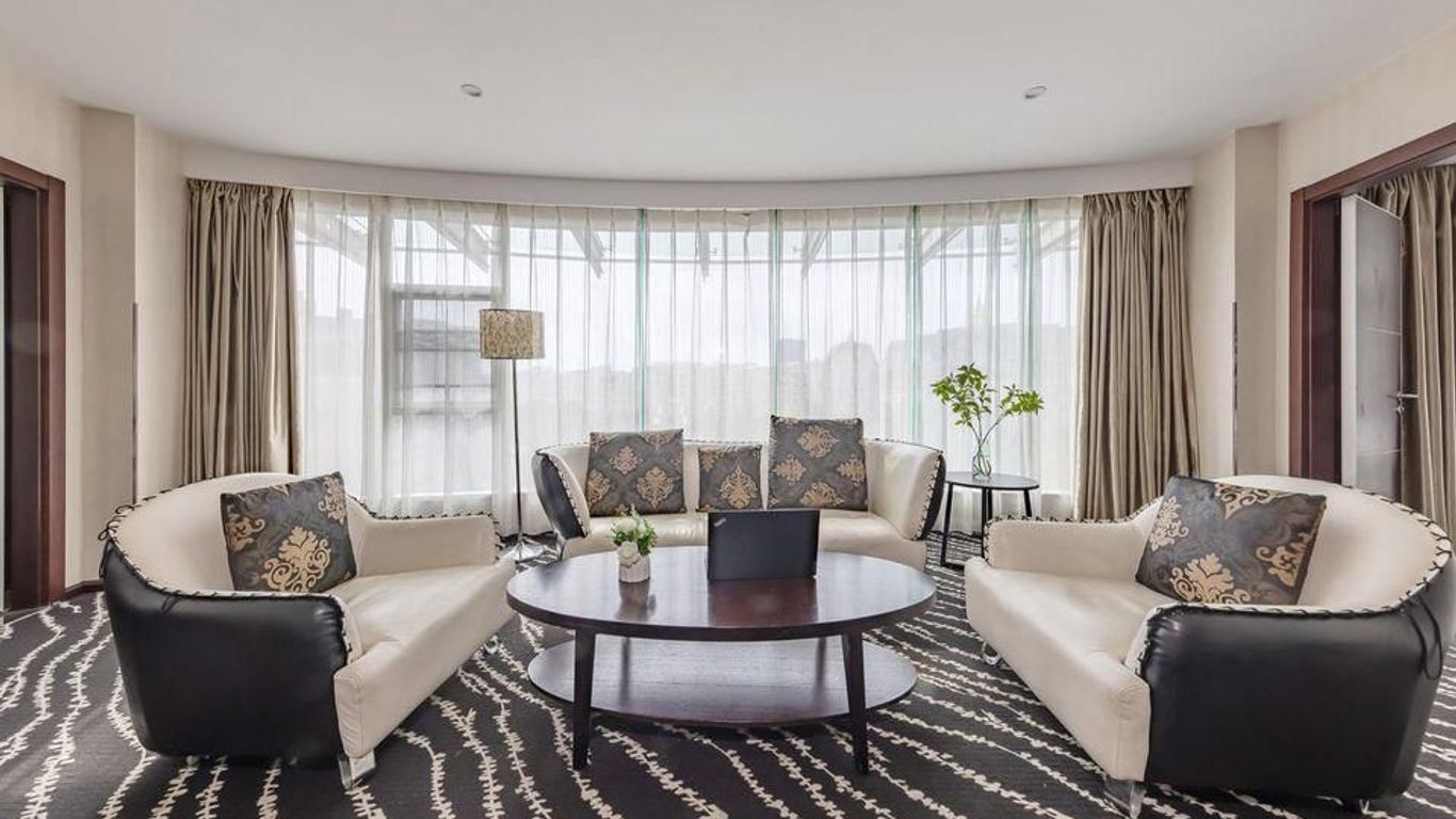 Kunming Long Way Hotel