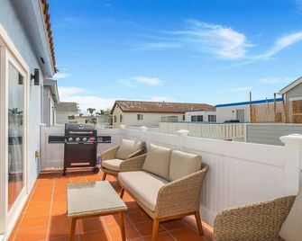 Stylish Newport Beach Living - 1 block to Beach - Newport Beach - Balkong