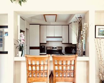 Elegant Princeville Condo with Cozy Loft Bedroom - Princeville - Kuchnia