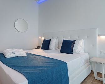 Magique Bleu Suites - Tragaki - Спальня