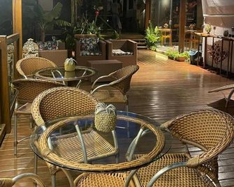 بوزادا ديل مارز - فرناندو دي نورونا - غرفة معيشة