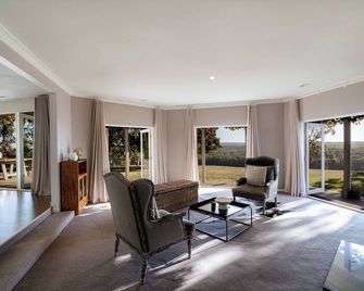 Mount Macedon Winery | Homestead - Woodend - Living room