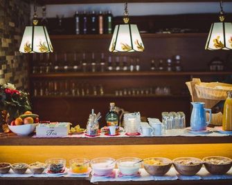 ألبين هاوس مونتي - نيوستيفت ام ستوبايتال - بوفيه