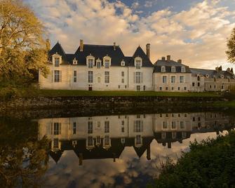 Chateau des Grotteaux Près Chambord - Vineuil - Building
