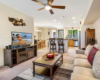 Alii Cove G3 Beautiful Ground Floor Spacious 2 Bedroom with AC - Kailua-Kona - Sala de estar