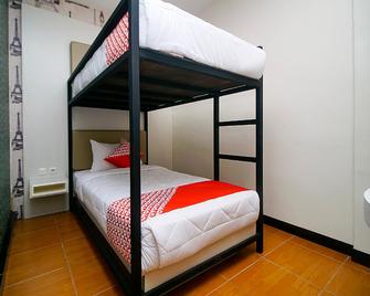 OYO 1726 Bed & Breakfast Inn - Jambi - Schlafzimmer