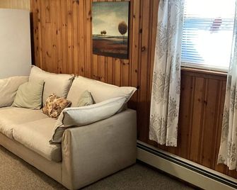 Cozy studio apartment near beach - Wading River - Living room