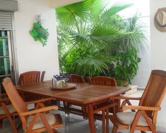 Home Away From Home - Cancún - Patio