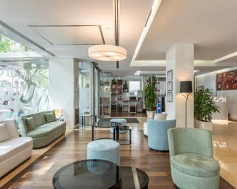 Hilton Garden Inn Rome Claridge - Rome - Lobby