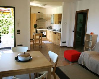Apartments I Ciclamini - Padenghe sul Garda - Dining room