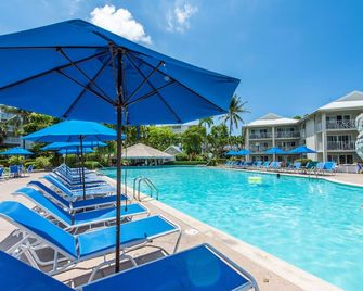 1st Floor Poolside/Ocean View Protected Cove & Beach-Most 10 Star Reviews On 7mb - 西灣 - 游泳池