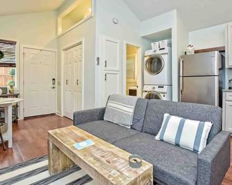 Hyde Park Carriage House - Austin - Salon