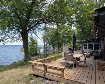 Honey Hole Lodge - Onamia - Patio