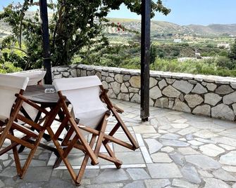 Holiday Home 'Kythiris Studios - Bungalow 3' with Sea View, Wi-Fi and Air Conditioning - Kalamos - Balkon