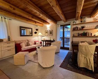 Charming apartment- Bardonecchia - Borgo Vecchio- 4/6 people - Bardonecchia - Living room
