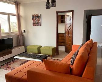 Grand Appartement Familial et Cosy, Situé à Kitambo à 10 Minutes du Centre Ville - Kinshasa - Living room