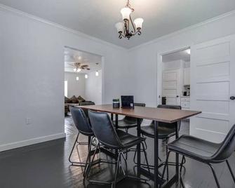 Downtown San Antonio 4 Min From Convention Centre! - San Antonio - Dining room