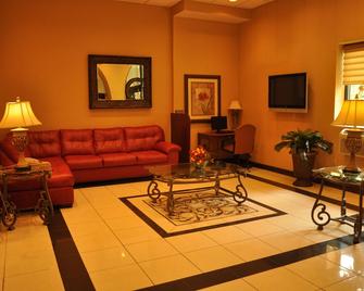 Raritan Hotel - Edison - Living room