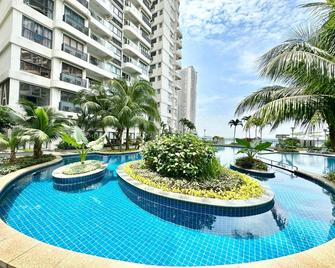 Sea View Country Garden Danga Bay By Neo Suites - Johor Bahru - Pool