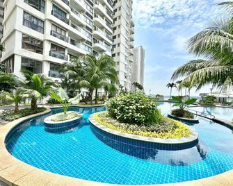 Sea View Country Garden Danga Bay By Neo Suites - Johor Bahru - Pool