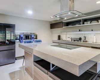 9 Mi to National Mall Spacious Bethesda Retreat! - Bethesda - Kuchnia