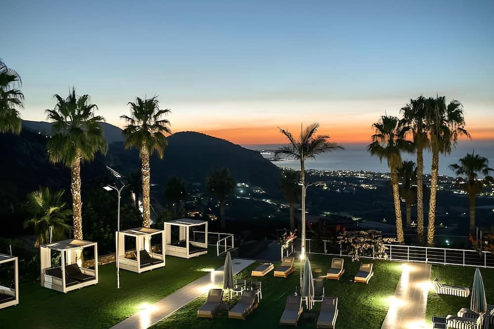 ذا نوفيريان سينيك كريت 5 ستار هيل توب فيلا ريزورت آند سبا