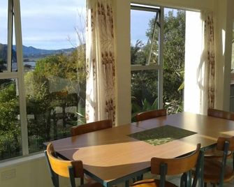 Stunning harbour views, peaceful location - Coromandel - Dining room