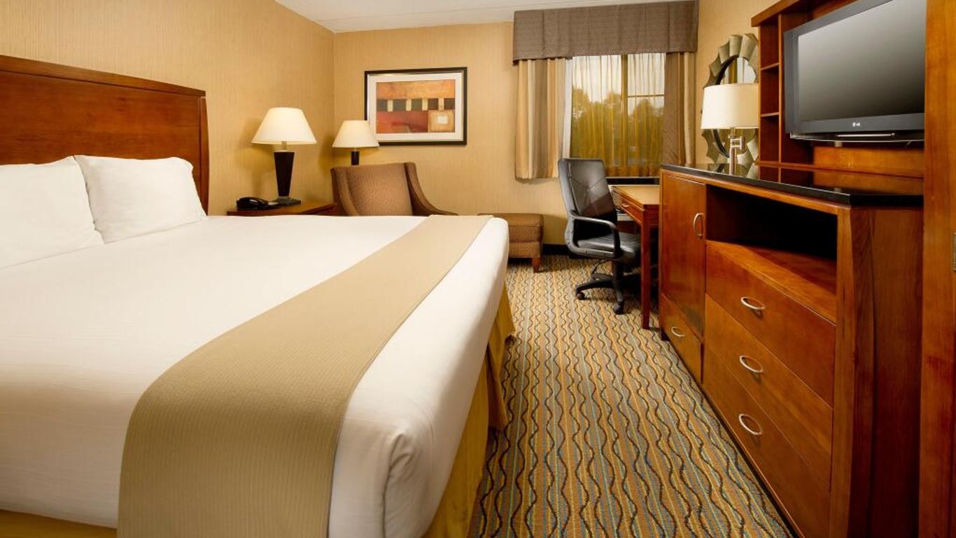 Holiday Inn Express Fairfax - Arlington Boulevard By IHG