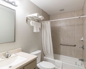 Budget Inn & Suites - Бейтон Руж - Ванна кімната
