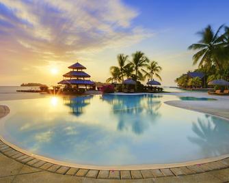 Pearl Farm Beach Resort - Island Garden City of Samal - Piscina