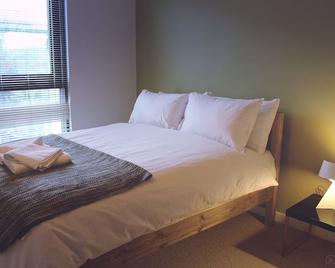 Homely Serviced Apartments - Blonk St - Sheffield - Bedroom
