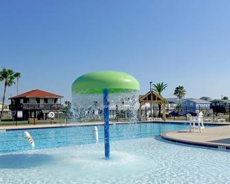 Recently remodeled - Walking distance to the Beach - Pet friendly STR22-00196 - Jamaica Beach - Pool