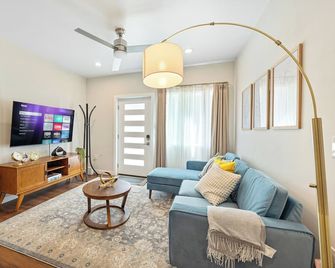 Prime East Sacramento 1br Adu With Office + Parking - Sacramento - Sala de estar