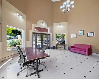 Econo Lodge Inn & Suites Fallbrook Downtown - Fallbrook - Lobby