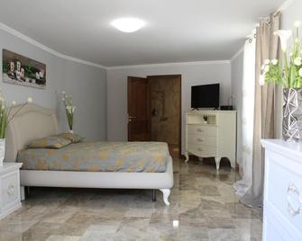 Luxury Villa Antibes - Bastide Saint Louis - Antibes - Slaapkamer
