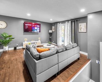 Modern 4bedrooms Home Near Lake Decatur - Decatur - Living room