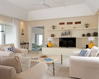 Beautiful villa next to La Samanna - Terres-Basses - Living room