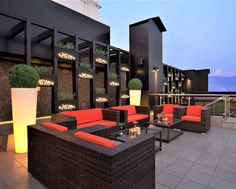 Yogi Executive, Navi Mumbai - Navi Mumbai - Innenhof