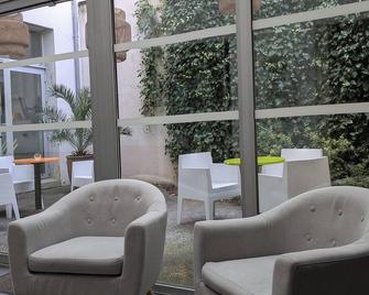 Hotel de la Gare Brest - ברסט - מרפסת