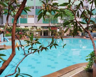 The Royale Sentra Tower Kuning Powered by Cocotel - Jakarta - Pool