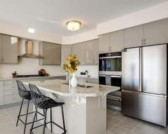 Luxury 5 Bed Retreat for 12 with Gourmet Kitchen - Paris - Kitchen