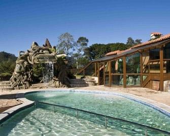 Your own private Resort on the mountain peak with breathtaking 360º views - Nova Friburgo - Zwembad